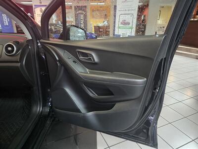 2015 Chevrolet Trax LTZ 4DR WAGON   - Photo 12 - Hamilton, OH 45015