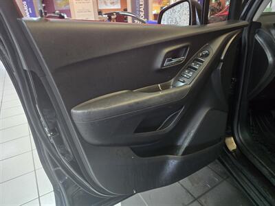 2015 Chevrolet Trax LTZ 4DR WAGON   - Photo 7 - Hamilton, OH 45015