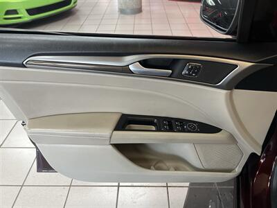 2018 Ford Fusion SE   - Photo 21 - Hamilton, OH 45015