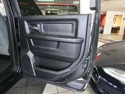 2018 RAM 1500 Express-CREW CAB-4X4-HEMI   - Photo 18 - Hamilton, OH 45015