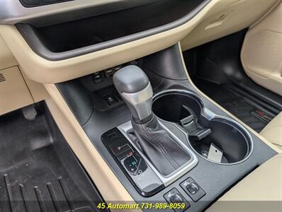 2019 Toyota Highlander XLE w/Leather,Safety Package,Sunroof,Nav!   - Photo 13 - Henderson, TN 38340