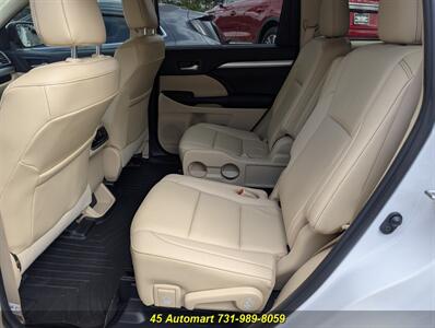 2019 Toyota Highlander XLE w/Leather,Safety Package,Sunroof,Nav!   - Photo 8 - Henderson, TN 38340