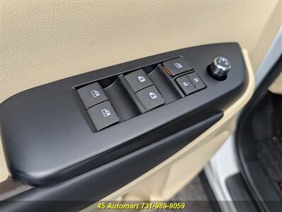 2019 Toyota Highlander XLE w/Leather,Safety Package,Sunroof,Nav!   - Photo 12 - Henderson, TN 38340