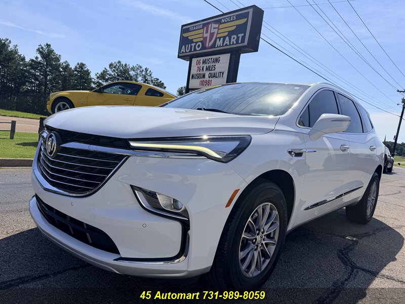 2023 Buick Enclave Essence's photo