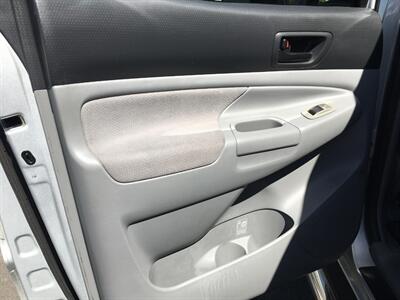 2006 Toyota Tacoma PreRunner V6  TRD Sport Crew Cab - Photo 17 - San Diego, CA 92120