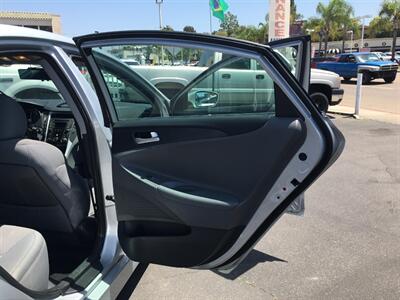 2014 Hyundai SONATA SE  Sport - Photo 13 - San Diego, CA 92120