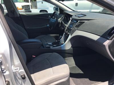 2014 Hyundai SONATA SE  Sport - Photo 9 - San Diego, CA 92120