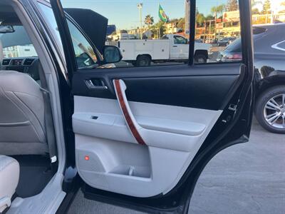 2012 Toyota Highlander Limited  Sport - Photo 21 - San Diego, CA 92120