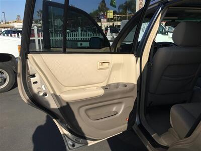 2005 Toyota Highlander Limited   - Photo 14 - San Diego, CA 92120