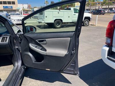 2014 Toyota Prius Three   - Photo 15 - San Diego, CA 92120