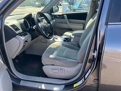2013 Toyota Highlander Plus Sport - Photo 12 - San Diego, CA 92120