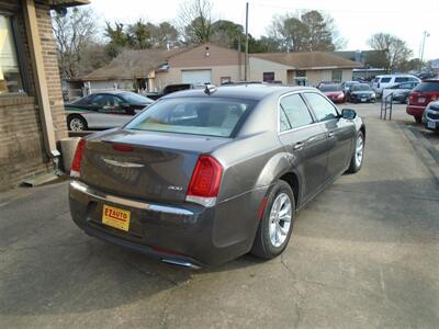 2015 Chrysler 300 Series Limited - Photo 4 - Newport News, VA 23605