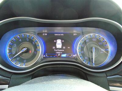 2015 Chrysler 300 Series Limited - Photo 12 - Newport News, VA 23605