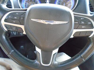2015 Chrysler 300 Series Limited - Photo 13 - Newport News, VA 23605