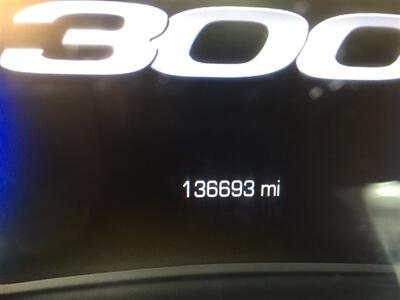 2015 Chrysler 300 Series Limited - Photo 11 - Newport News, VA 23605