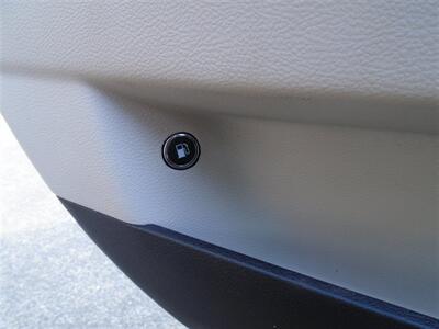 2015 Chrysler 300 Series Limited - Photo 8 - Newport News, VA 23605