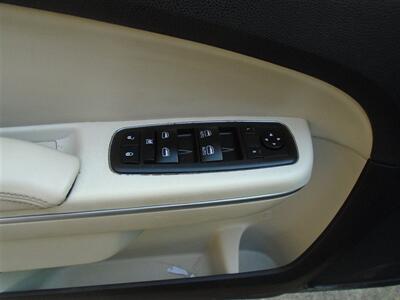 2015 Chrysler 300 Series Limited - Photo 7 - Newport News, VA 23605