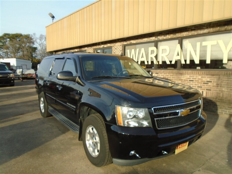 2013 Chevrolet Suburban LT 1500   - Photo 1 - Newport News, VA 23605