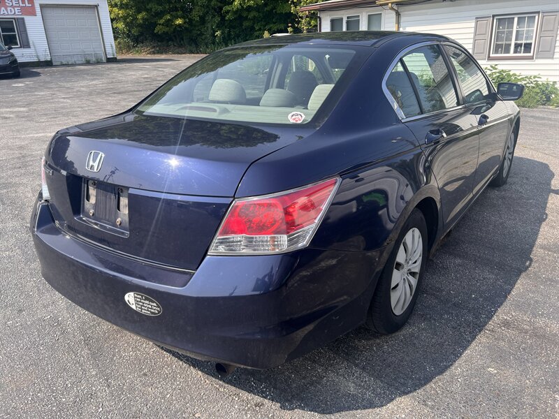 2009 Honda Accord LX - Photo 5 - Madison, OH 44057