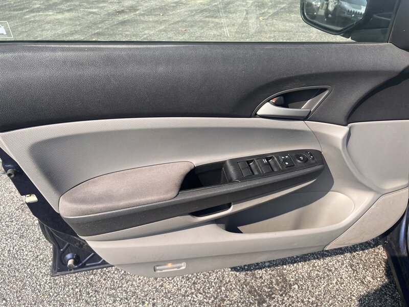 2009 Honda Accord LX - Photo 10 - Madison, OH 44057