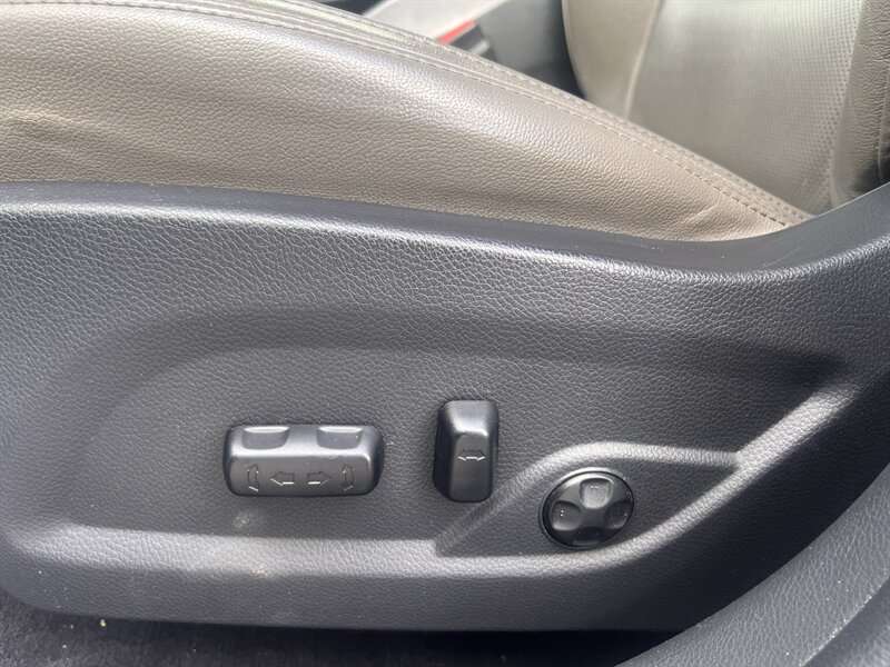 2017 Hyundai Santa Fe 2.4L Sport - Photo 11 - Madison, OH 44057