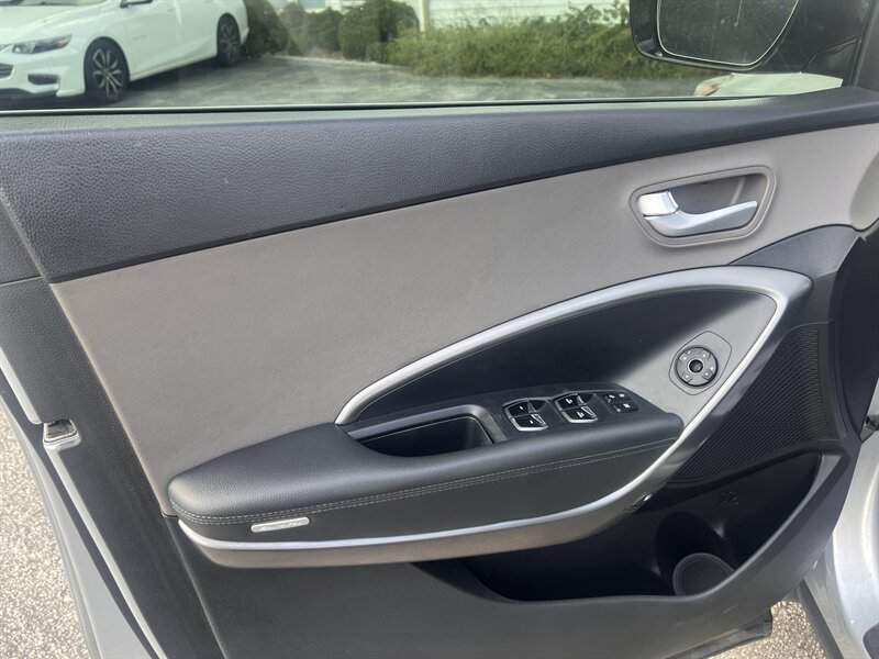 2017 Hyundai Santa Fe 2.4L Sport - Photo 10 - Madison, OH 44057