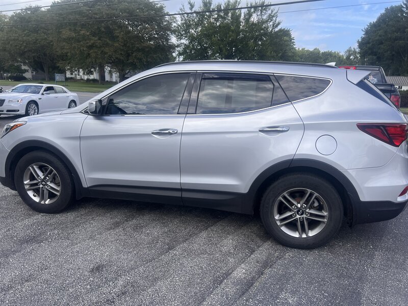 2017 Hyundai Santa Fe 2.4L Sport - Photo 8 - Madison, OH 44057
