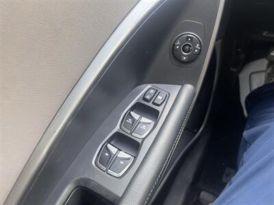 2017 Hyundai Santa Fe 2.4L Sport - Photo 16 - Madison, OH 44057
