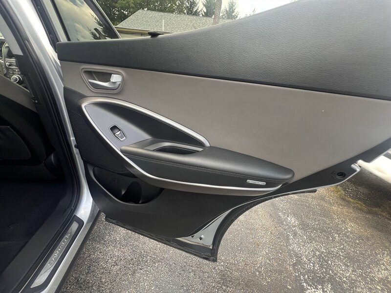 2017 Hyundai Santa Fe 2.4L Sport - Photo 31 - Madison, OH 44057