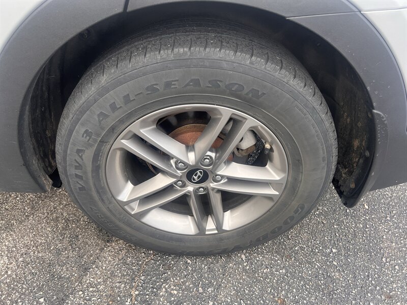 2017 Hyundai Santa Fe 2.4L Sport - Photo 34 - Madison, OH 44057