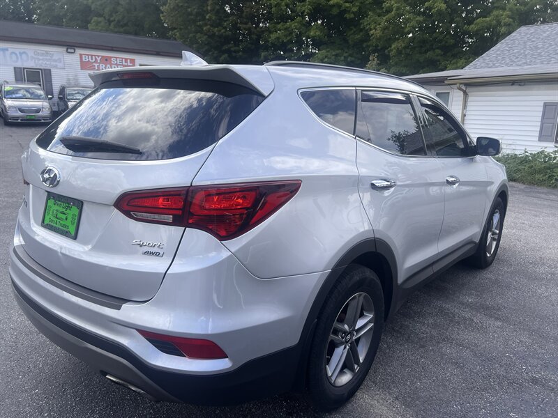 2017 Hyundai Santa Fe 2.4L Sport - Photo 5 - Madison, OH 44057