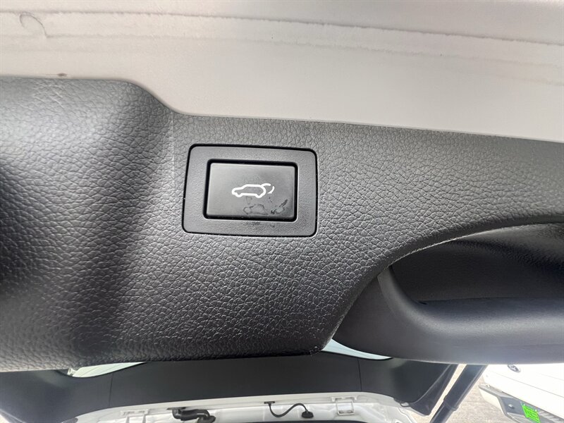 2017 Hyundai Santa Fe 2.4L Sport - Photo 29 - Madison, OH 44057