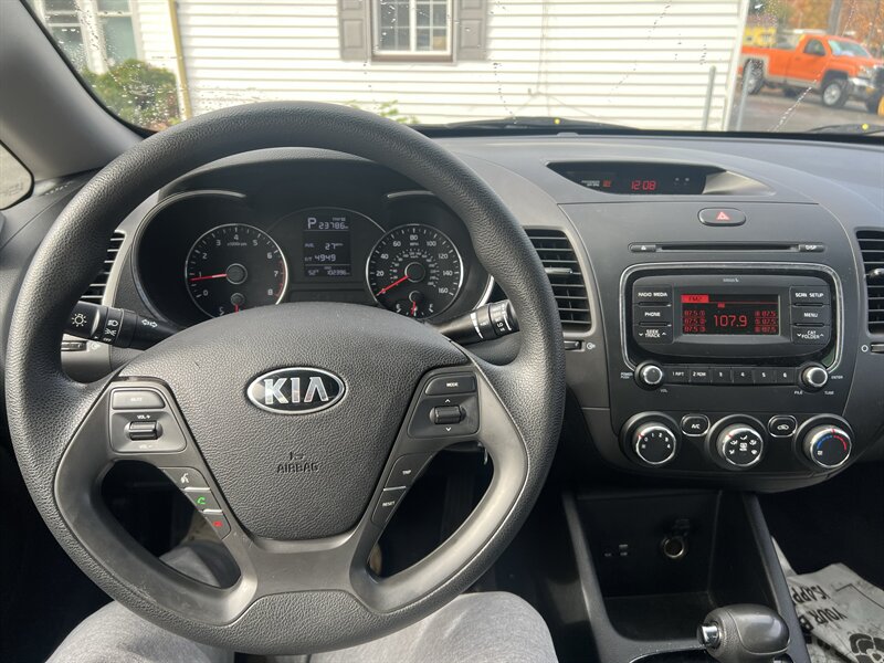 2017 Kia Forte LX - Photo 10 - Madison, OH 44057