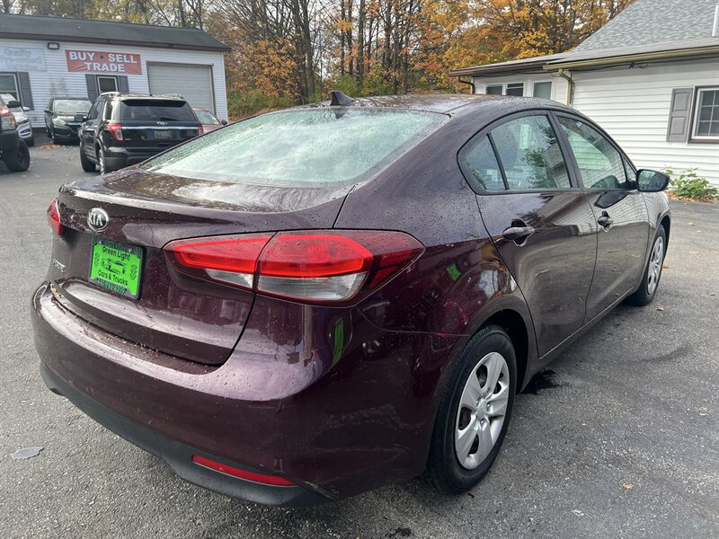 2017 Kia Forte LX - Photo 5 - Madison, OH 44057