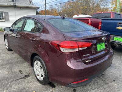 2017 Kia Forte LX - Photo 7 - Madison, OH 44057