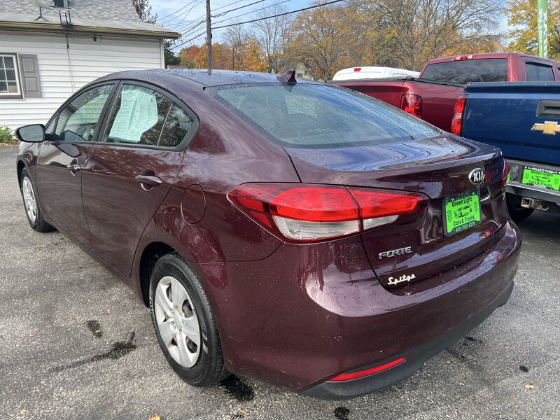 2017 Kia Forte LX - Photo 7 - Madison, OH 44057