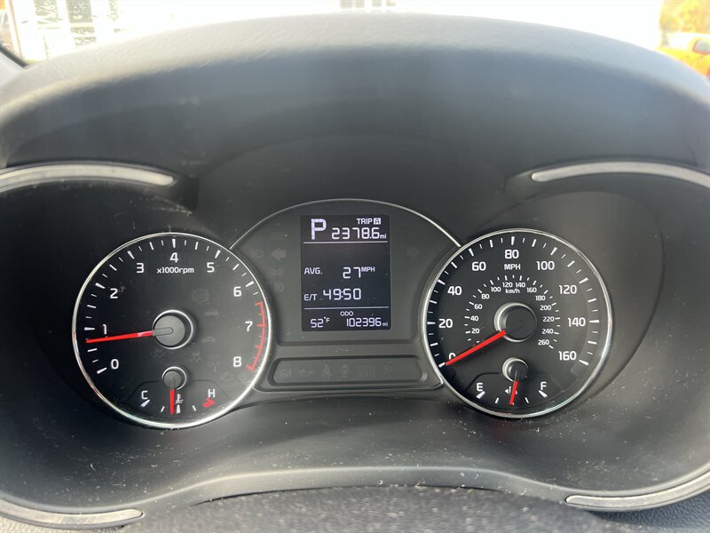 2017 Kia Forte LX - Photo 11 - Madison, OH 44057