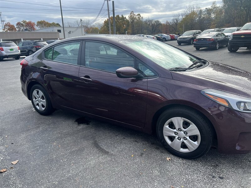 2017 Kia Forte LX - Photo 4 - Madison, OH 44057