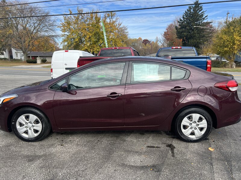 2017 Kia Forte LX - Photo 8 - Madison, OH 44057