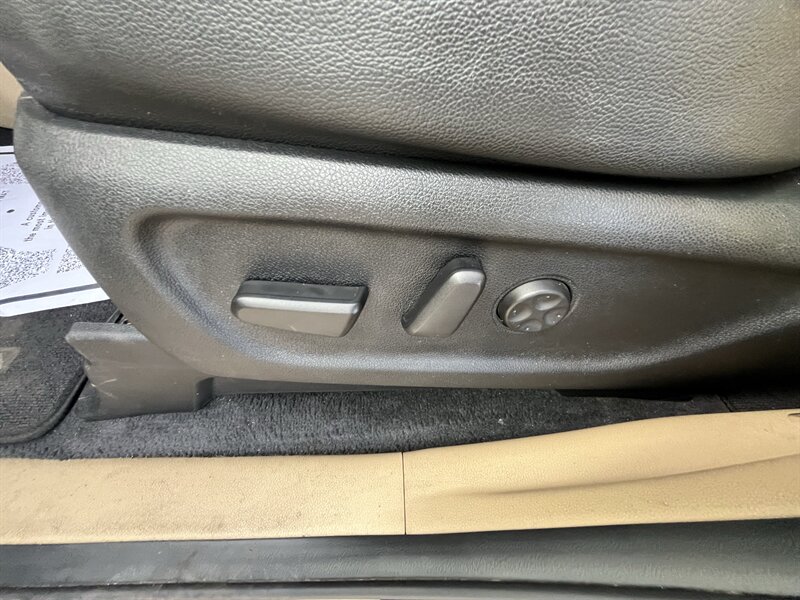 2017 Kia Sedona EX - Photo 11 - Madison, OH 44057