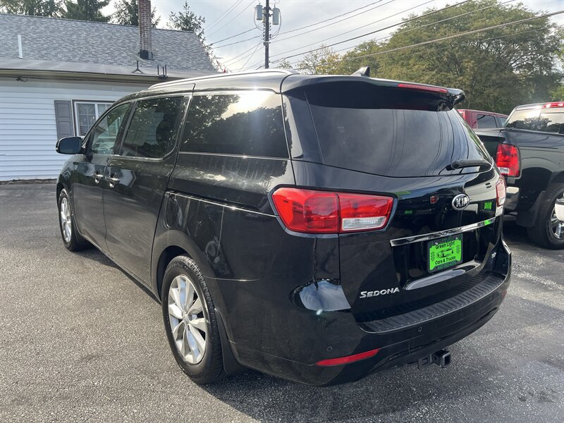 2017 Kia Sedona EX - Photo 9 - Madison, OH 44057