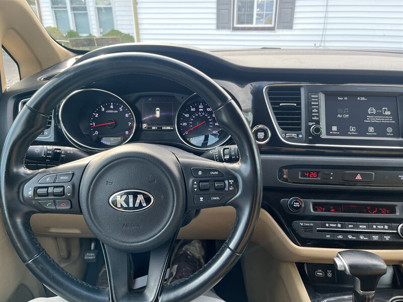 2017 Kia Sedona EX - Photo 10 - Madison, OH 44057