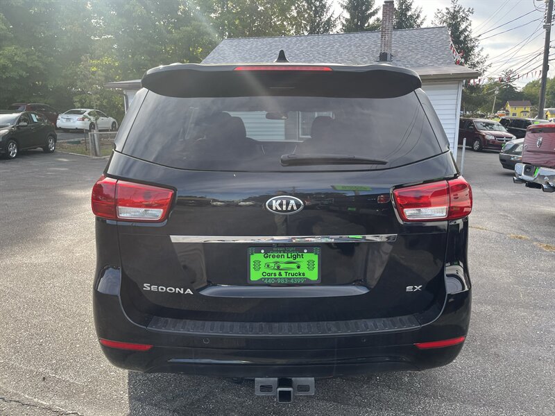 2017 Kia Sedona EX - Photo 4 - Madison, OH 44057