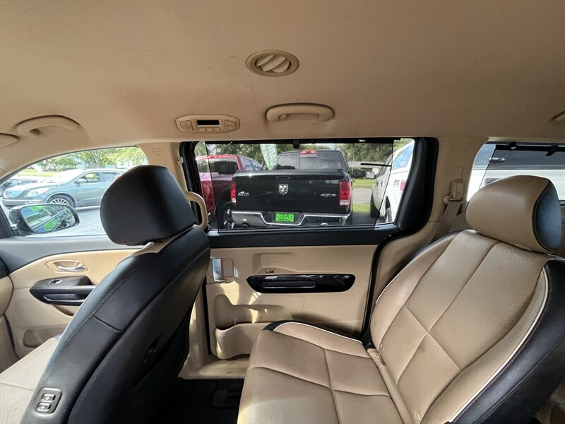 2017 Kia Sedona EX - Photo 30 - Madison, OH 44057