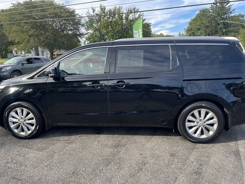 2017 Kia Sedona EX - Photo 8 - Madison, OH 44057