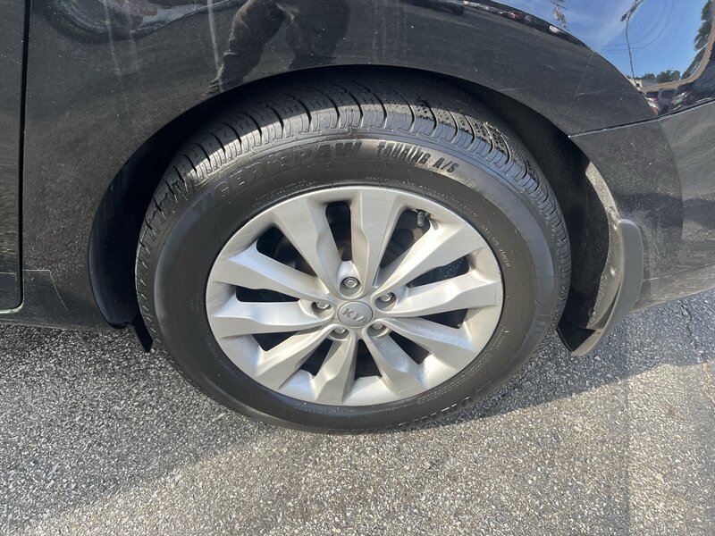 2017 Kia Sedona EX - Photo 40 - Madison, OH 44057