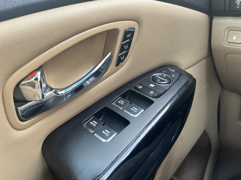 2017 Kia Sedona EX - Photo 16 - Madison, OH 44057