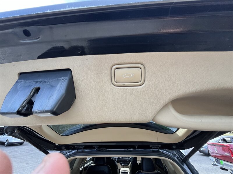 2017 Kia Sedona EX - Photo 31 - Madison, OH 44057