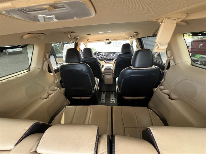 2017 Kia Sedona EX - Photo 32 - Madison, OH 44057