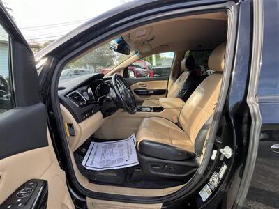 2017 Kia Sedona EX - Photo 7 - Madison, OH 44057